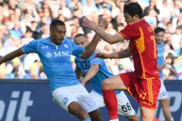 Roma empató con Napoli y continúa peleando por clasificar a la Champions League