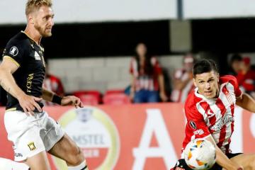 Estudiantes de La Plata derrotó por 2-1 a The Strongest por la Libertadores