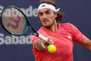 Tsitsipas clasificó a los cuartos de final en ATP de Barcelona