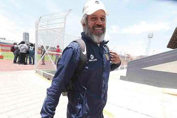 Valencia: "Lo máximo que se puede prolongar mi interinato como técnico del equipo es hasta el término del apertura"