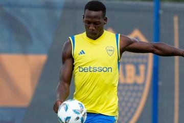 ‘Rayo’ para rato: Advíncula habría llegado a un acuerdo para renovar con Boca Juniors