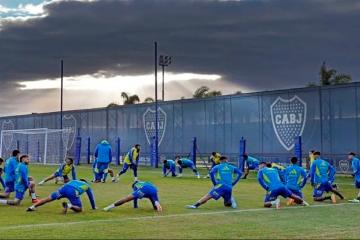 DT de Boca evalúa si Advíncula irá de titular ante Nacional Potosí