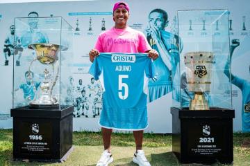 Aquino visitó al plantel de Sporting Cristal