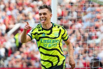 Arsenal venció al United y espera un tropiezo del City