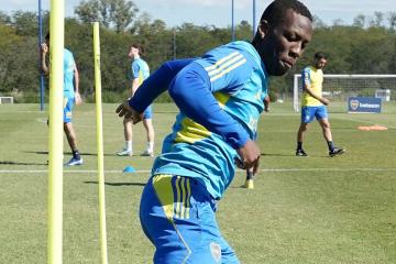 Advíncula fue convocado para duelo de Boca Juniors en la Sudamericana