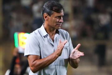 Bustos: "Tengo un grupo de gente que se mata por esta camiseta"