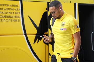 AEK, con Callens, cayó y complicó sus chances al título
