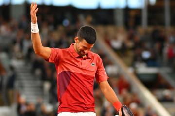Djokovic ganó y clasificó a la tercera ronda en Roland Garros