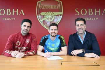 Jorginho extendió su vínculo con Arsenal
