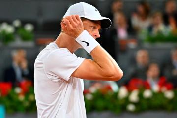 Jannik Sinner anunció su retiro del Masters 1000 de Madrid por molestias en la cadera