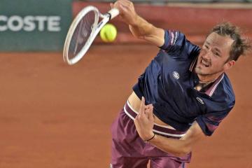 Medvedev avanzó a segunda ronda en Roland Garros