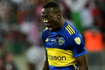 Luis Advíncula fue convocado por Diego Martínez para enfrentar a Platense