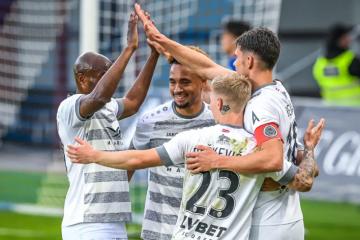 Sin Iberico, Riga FC derrotó por 2-0 a Grobina por la liga letona