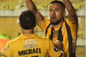 The Strongest goleó a Huachipato y es líder en su grupo