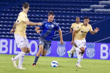 Quevedo ingresó en la derrota de Universidad Católica ante Emelec