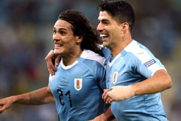 Suárez a Cavani: "Tu nombre va a quedar siempre marcado en la historia de nuestro fútbol y de nuestro país"
