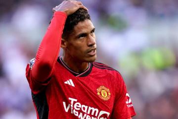 Varane no seguirá en el Manchester United
