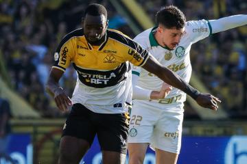 Miguel Trauco se quedó en el banco en la derrota de Criciúma frente a Palmeiras