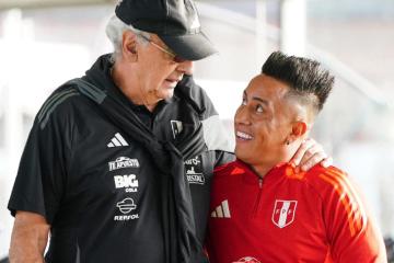 Cotillo: "Si Cueva quiere jugar la alta competencia, tiene que ser operado"