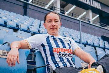 Pensando en los play-offs de la Liga Femenina, Alianza Lima anunció la incorporación de la atacante colombiana Angie Castañeda, quien se llega del fútbol español y se mostró emocionada de llegar al plantel 'blanquiazul'.  "Vengo a un club muy grande, un club que ha hecho historia y quiero ser parte de esa historia esta temporada. Conozco algunas compañeras que hicieron parte de este club, me contaron muy buenas cosas, que se caracteriza sobretodo por la unión y el amor que se le inculca a cada una por este