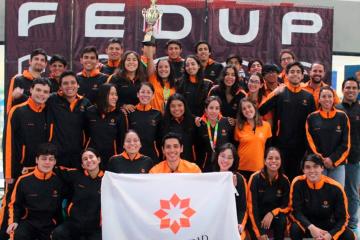 U. de Lima logró título en campeonato universitario de natación