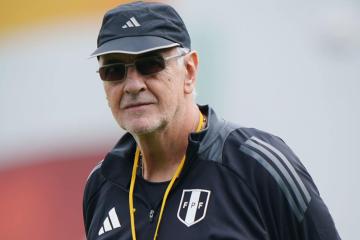 Fossati: "Estamos buscando el equipo base"