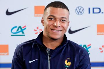Mbappé: “El PSG me dijo violentamente que no jugaría esta temporada”