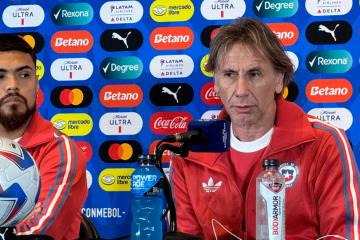Gareca sobre las canchas: "Nos toca acomodarnos como lo hacen los demás"