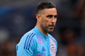 Claudio Bravo rompió dos récords ante Perú