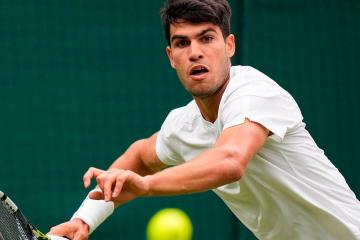 Carlos Alcaraz avanza a tercera ronda en Wimbledon