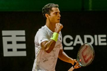 ¡Buena 'Juanpi'! Varillas venció a italiano Cecchinato y avanzó a cuartos en Challenger de Modena