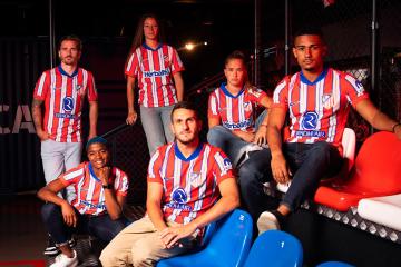 Atlético Madrid presentó su nueva camiseta para la próxima temporada