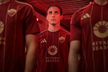 Roma presentó su nueva camiseta titular para la próxima temporada