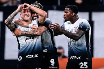 Corinthians ganó en los descuentos y quedó cerca de salir de zona de descenso