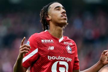 Leny Yoro será nuevo jugador del Manchester United