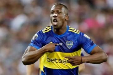 Luis Advíncula fue convocado para el partido al Independiente del Valle por la Sudamericana