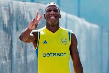 Advíncula aún trabaja diferenciado en Boca Juniors