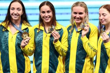 Australianas establecieron récord olímpico en 4 x 200 metros estilo libre