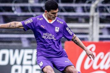 Barco jugó como titular en el debut del Defensor Sporting en el Clausura