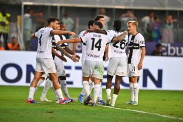Parma venció por 2-1 a AC Milán y consiguió su primer triunfo en la presente temporada