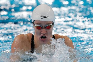 Natación: McKenna de Bever culminó en el puesto 29 en 200m combinado
