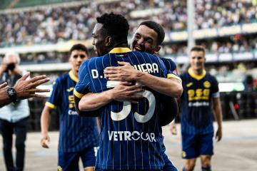 Nápoli perdió por 3-0 con Verona en el debut de la Serie A