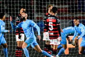 Flamengo cayó en Bolivia pero avanzó en la Libertadores