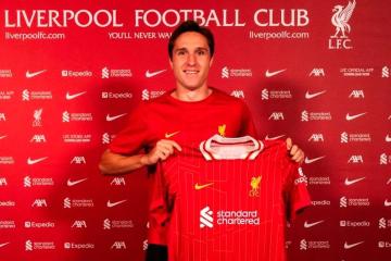 Chiesa fue presentado como nuevo jugador del Liverpool