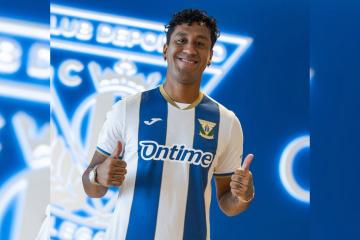 ¡Seguirá en España! Renato Tapia firmó por el Leganés por dos temporadas