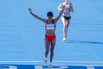 Peruanas completaron la maratón en París 2024, Thalía Valdivia fue la mejor latinoamericana