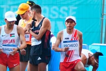 ¡Qué dolor! Christian Pacheco no pudo terminar la maratón en París 2024