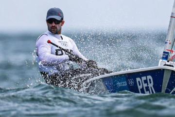 ¡Arriba Perú! Stefano Peschiera clasificó a la final de vela y peleará por una medalla en París 2024