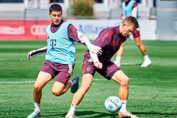 Peruano Felipe Chávez participó de partido ante el primer equipo de Bayern Múnich