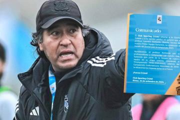 Cristal anunció la salida del técnico Barbarán